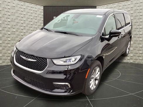 New 2026 Chrysler Pacifica Select image 4