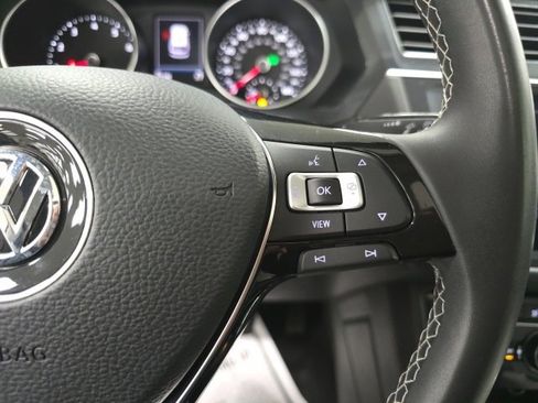 Used 2021 Volkswagen Tiguan SE w/ Panoramic Sunroof Package image 22