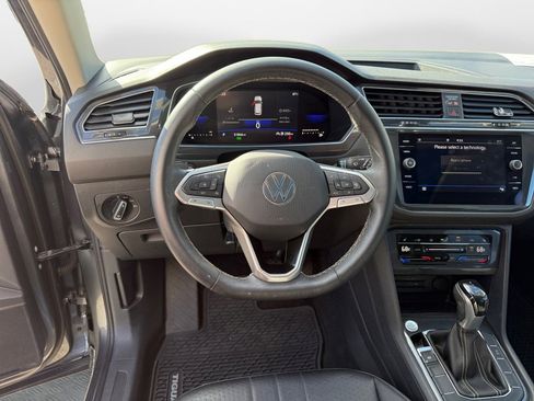 Used 2022 Volkswagen Tiguan SE w/ Panoramic Sunroof Package image 13