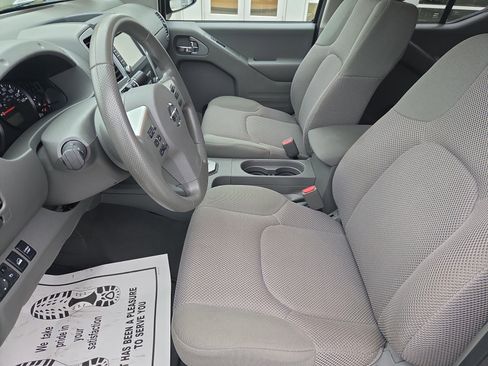 Used 2021 Nissan Frontier SV w/ SV Utility Package image 12