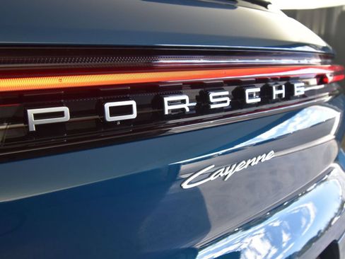 Certified 2026 Porsche Cayenne AWD/4WD image 40