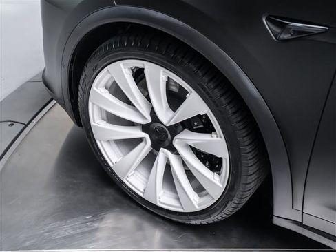 Used 2022 Tesla Model X Plaid image 13