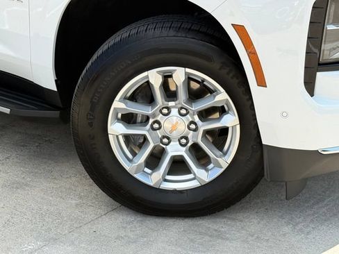Used 2025 Chevrolet Tahoe LT RWD image 2