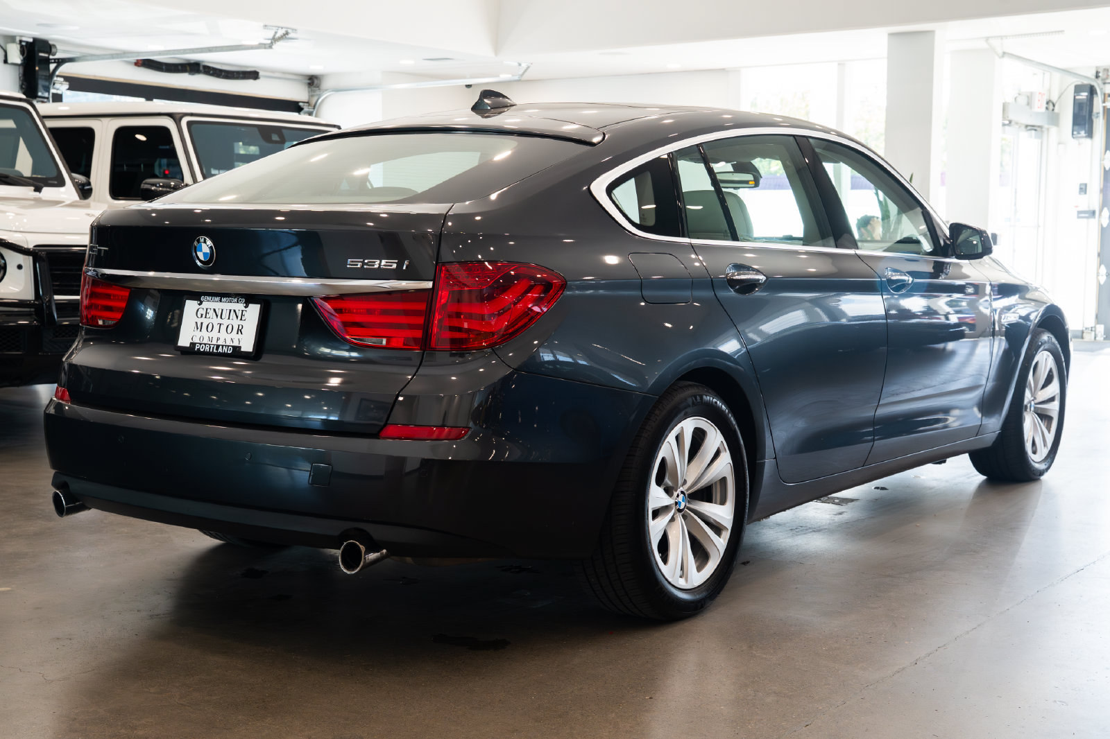 Used 2012 BMW 535i Gran Turismo RWD image 4