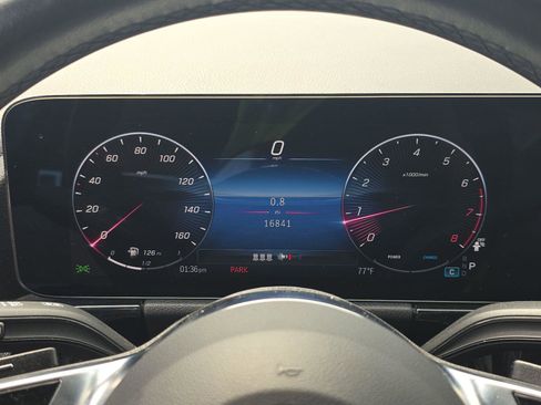 Used 2025 Mercedes-Benz GLA 250 image 4