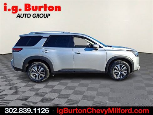 Used 2025 Nissan Pathfinder SL image 7