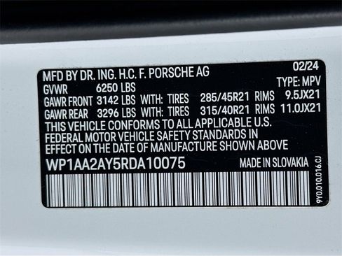 Certified 2024 Porsche Cayenne image 37