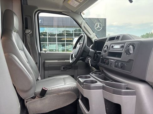 Used 2022 Ford E-350 and Econoline 350 Super Duty w/ Power Windows & Locks Group image 37