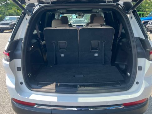 Used 2025 Jeep Grand Cherokee L Limited w/ Luxury Tech Group II RWD image 5
