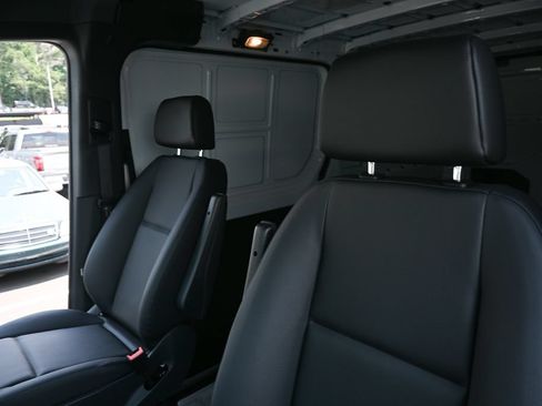 Used 2025 Mercedes-Benz Sprinter 2500 image 5