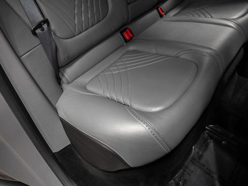 Used 2021 Aston Martin DBX image 39