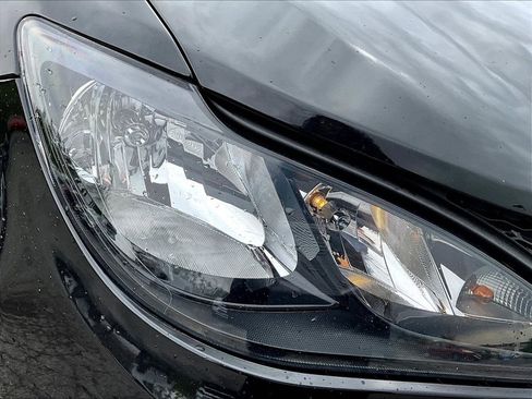 Used 2023 Chrysler Voyager LX FWD image 30