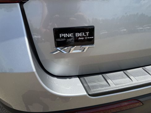 Used 2023 Ford Explorer XLT AWD/4WD image 26