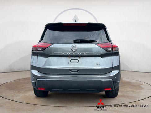 Used 2024 Nissan Rogue SV FWD image 4