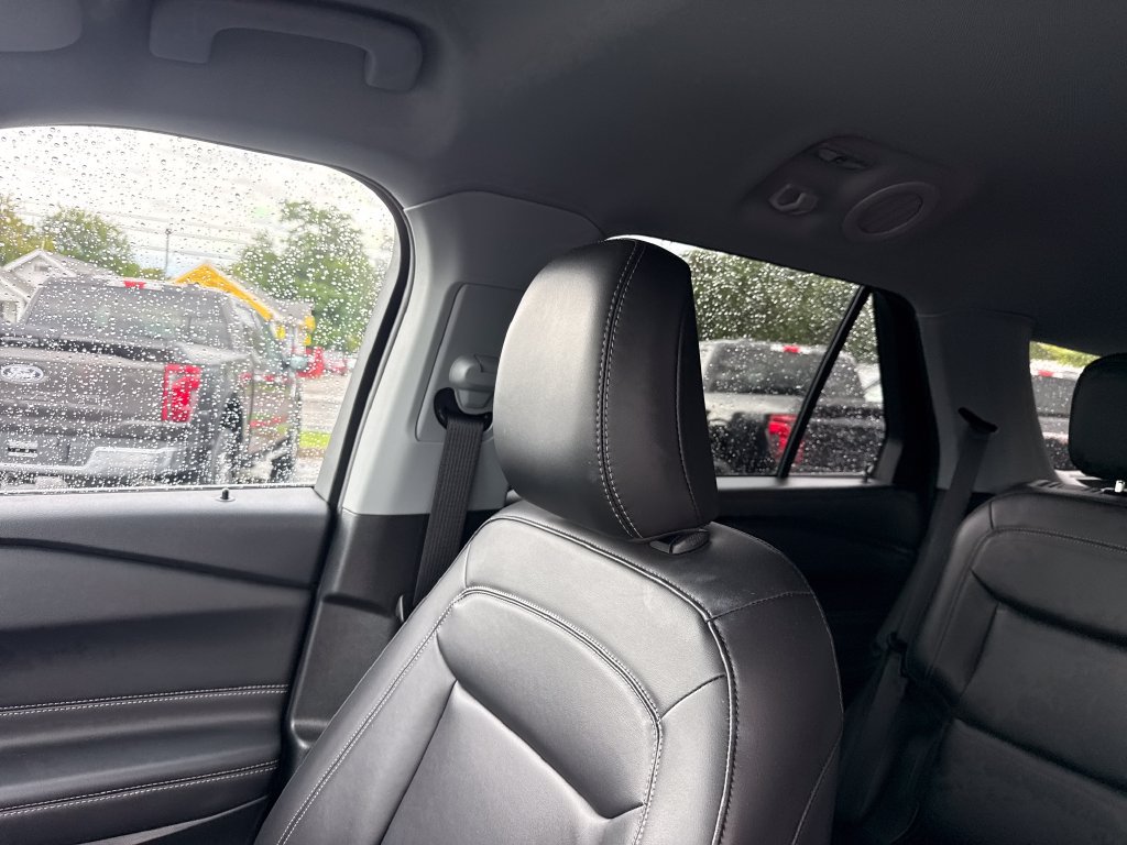 Used 2024 Ford Explorer XLT w/ Equipment Group 202A AWD/4WD image 39