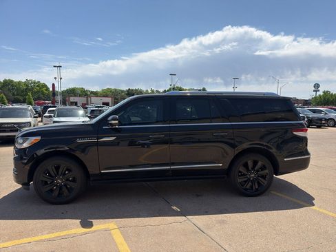 Used 2023 Lincoln Navigator L Reserve AWD/4WD image 4