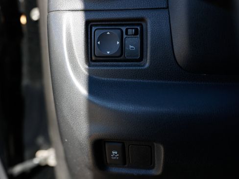 Used 2014 Nissan Versa SV image 39