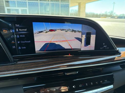 Used 2024 Cadillac Escalade Luxury image 11