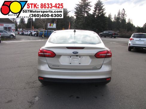 Used 2018 Ford Focus SE w/ Cold Weather Package image 5