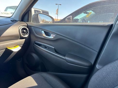 Used 2023 Hyundai Kona SE image 32