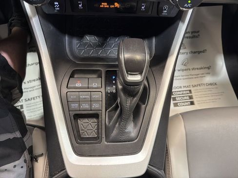 Used 2023 Toyota RAV4 XLE Premium image 32