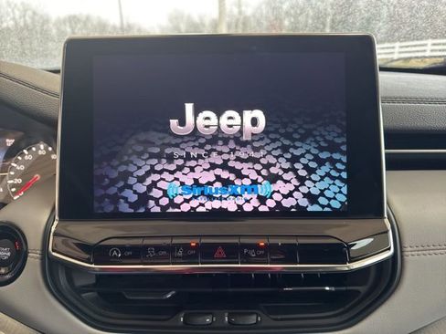 Used 2022 Jeep Compass Limited image 18