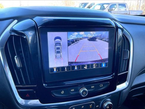Used 2023 Chevrolet Traverse LT w/ Rear Camera Mirror Package image 19