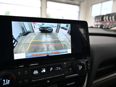 Certified 2025 Toyota Grand Highlander AWD Hybrid image 17