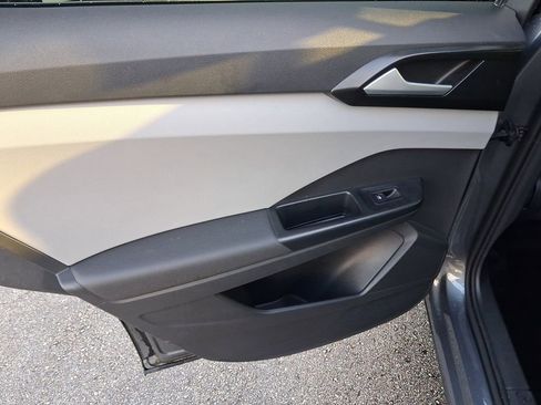 Certified 2022 Volkswagen Taos S FWD image 11