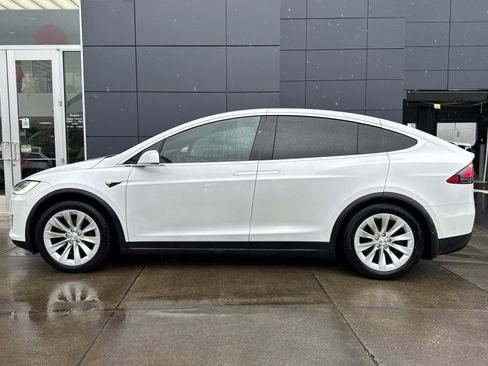 Used 2020 Tesla Model X Long Range image 6