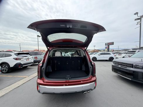 Used 2024 Kia Telluride EX w/ EX Captain's Chair Package AWD/4WD image 27