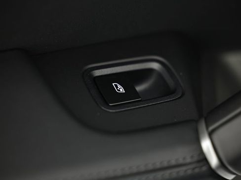 Certified 2025 Porsche Cayenne Coupe AWD/4WD image 26
