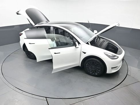 Used 2021 Tesla Model Y Long Range image 51
