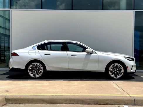 New 2026 BMW 530i w/ Premium Package RWD image 3