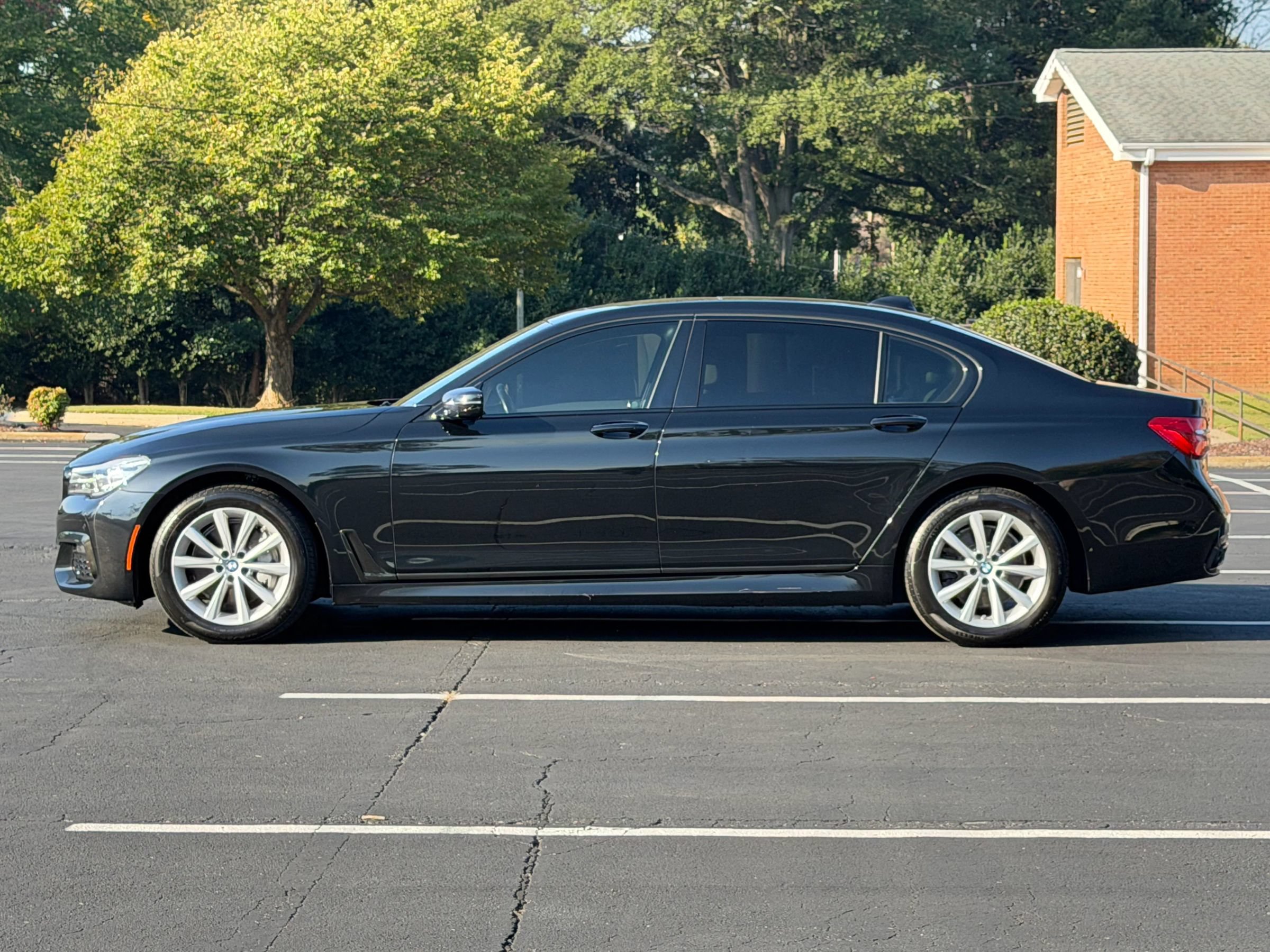 Used 2019 BMW 740i xDrive w/ M Sport Package AWD/4WD image 3