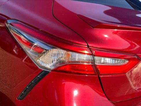 Used 2018 Toyota Camry SE w/ Moonroof Package FWD image 29