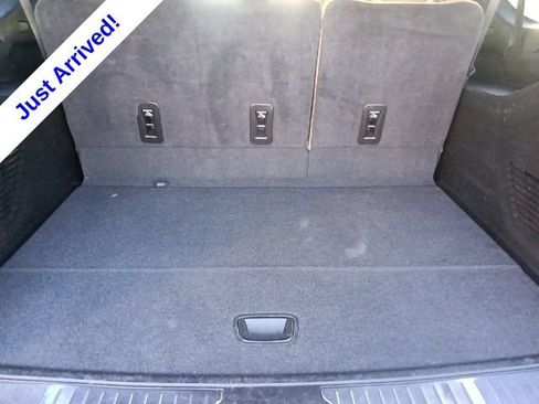 Used 2024 Chevrolet Suburban Premier RWD image 32