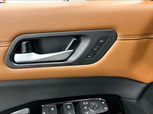 New 2025 Nissan Pathfinder Platinum w/ Lighting Package (N93) image 30