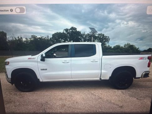 Used 2019 Chevrolet Silverado 1500 LT w/ Texas Edition AWD/4WD image 2