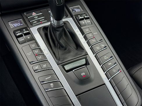 Used 2017 Porsche Macan image 22