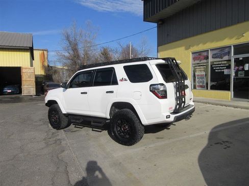 Used 2018 Toyota 4Runner TRD Pro image 3