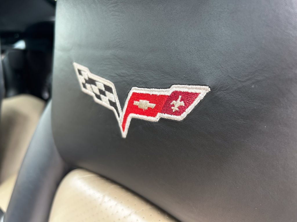 Used 2005 Chevrolet Corvette Convertible w/ Preferred Equipment Group RWD image 12