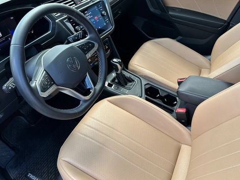 Used 2023 Volkswagen Tiguan SE w/ Panoramic Sunroof Package FWD image 10