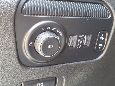Used 2022 Jeep Wagoneer Series III w/ Premium Group I AWD/4WD image 23