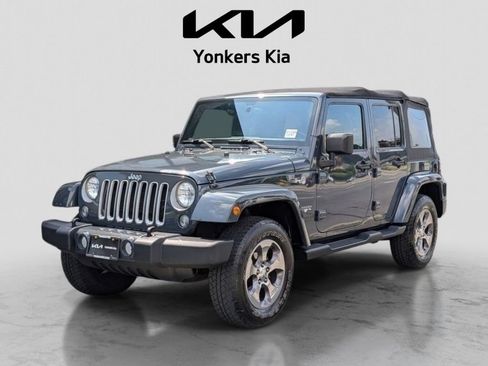 Used 2016 Jeep Wrangler Unlimited Sahara w/ Dual Top Group AWD/4WD image 2