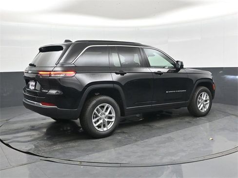 New 2025 Jeep Grand Cherokee Laredo image 4
