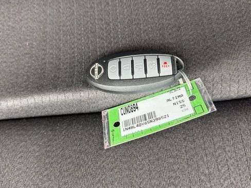 Used 2025 Nissan Altima 2.5 SV FWD image 55