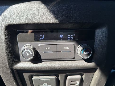 Used 2023 Chevrolet Traverse RS image 31