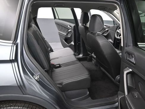 Used 2023 Volkswagen Tiguan SE AWD/4WD image 31