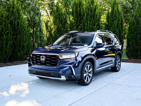 Used 2025 Honda Pilot Elite image 5